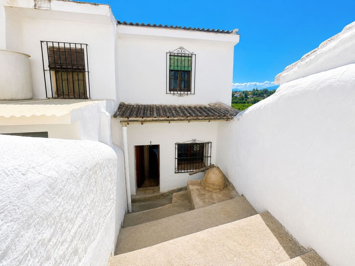 3 bedroom Villa for sale in Pizarra with pool garage - € 230,000 (Ref: 10128446)