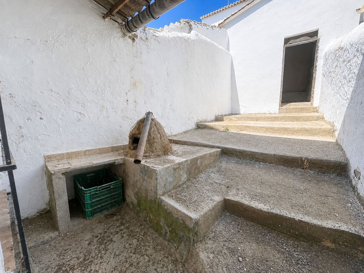 3 bedroom Villa for sale in Pizarra with pool garage - € 230,000 (Ref: 10128446)