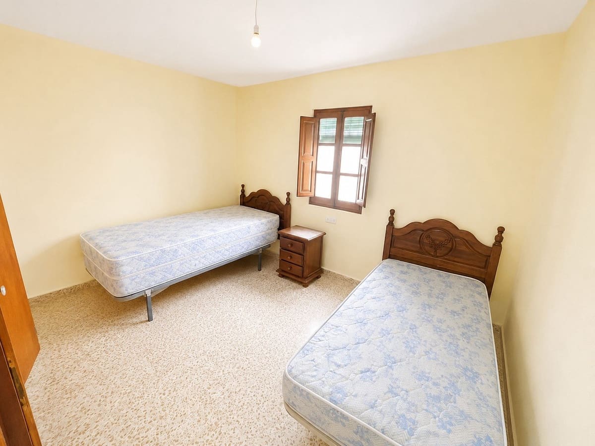3 bedroom Villa for sale in Pizarra with pool garage - € 230,000 (Ref: 10128446)