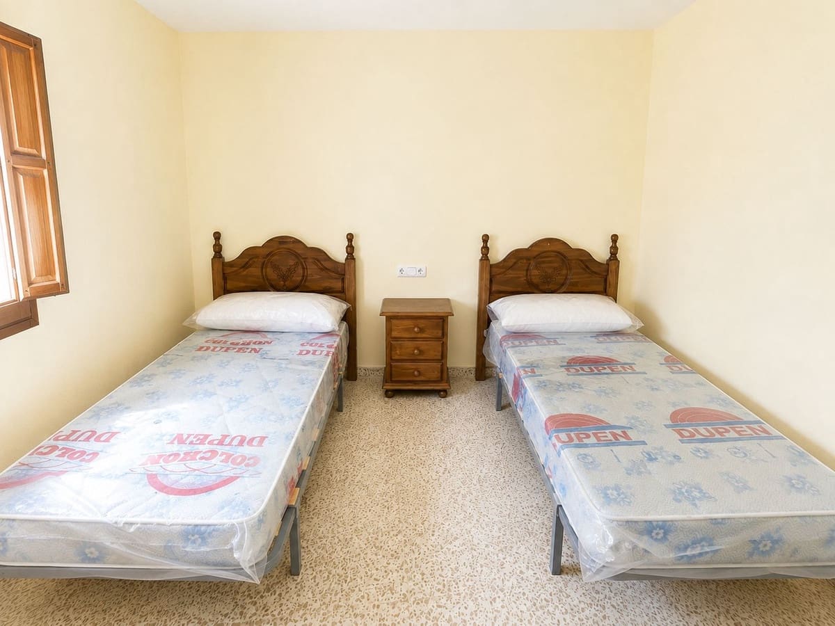 3 bedroom Villa for sale in Pizarra with pool garage - € 230,000 (Ref: 10128446)