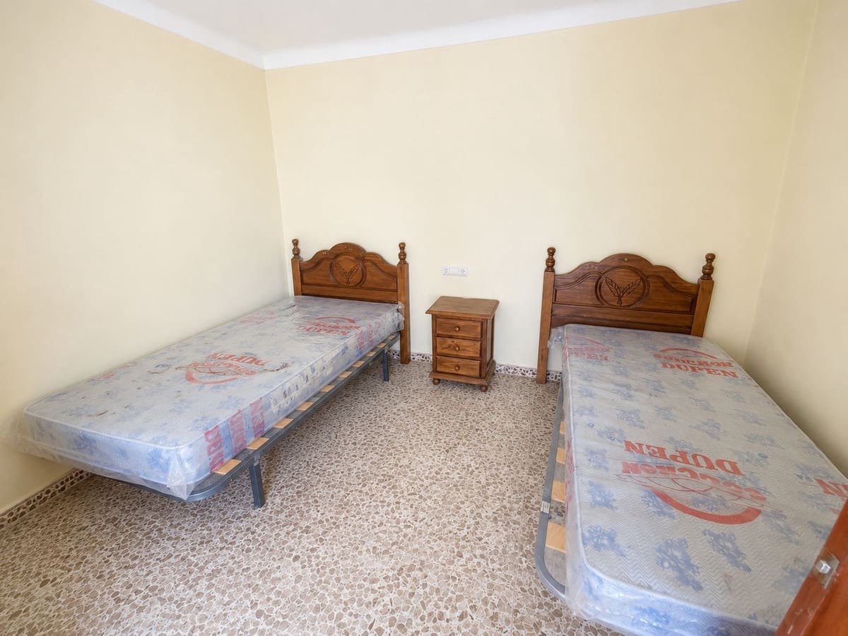3 bedroom Villa for sale in Pizarra with pool garage - € 230,000 (Ref: 10128446)