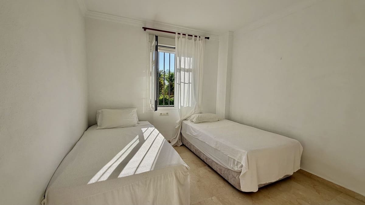 4 bedroom Townhouse for sale in Marbella with pool garage - € 995,000 (Ref: 10128449)