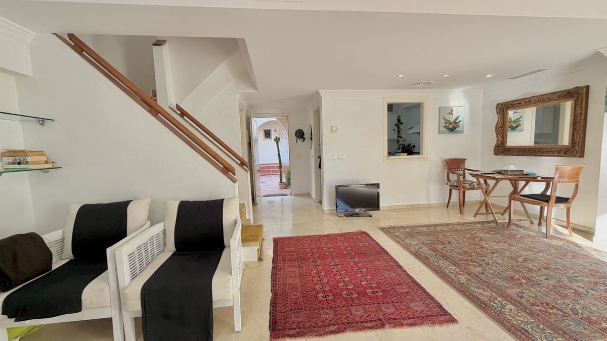 4 bedroom Townhouse for sale in Marbella with pool garage - € 995,000 (Ref: 10128449)