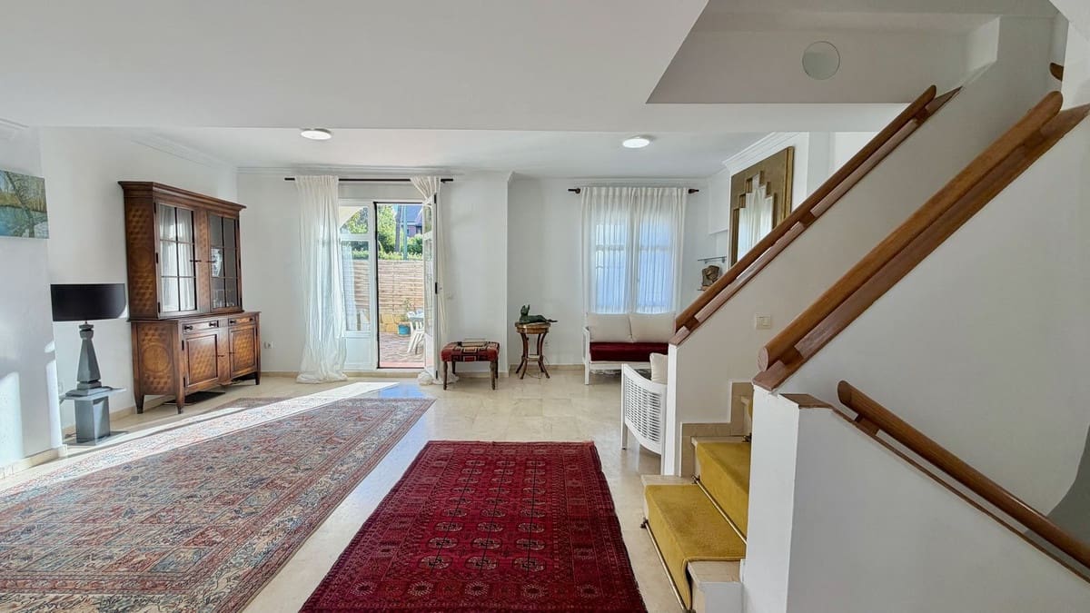 4 bedroom Townhouse for sale in Marbella with pool garage - € 995,000 (Ref: 10128449)