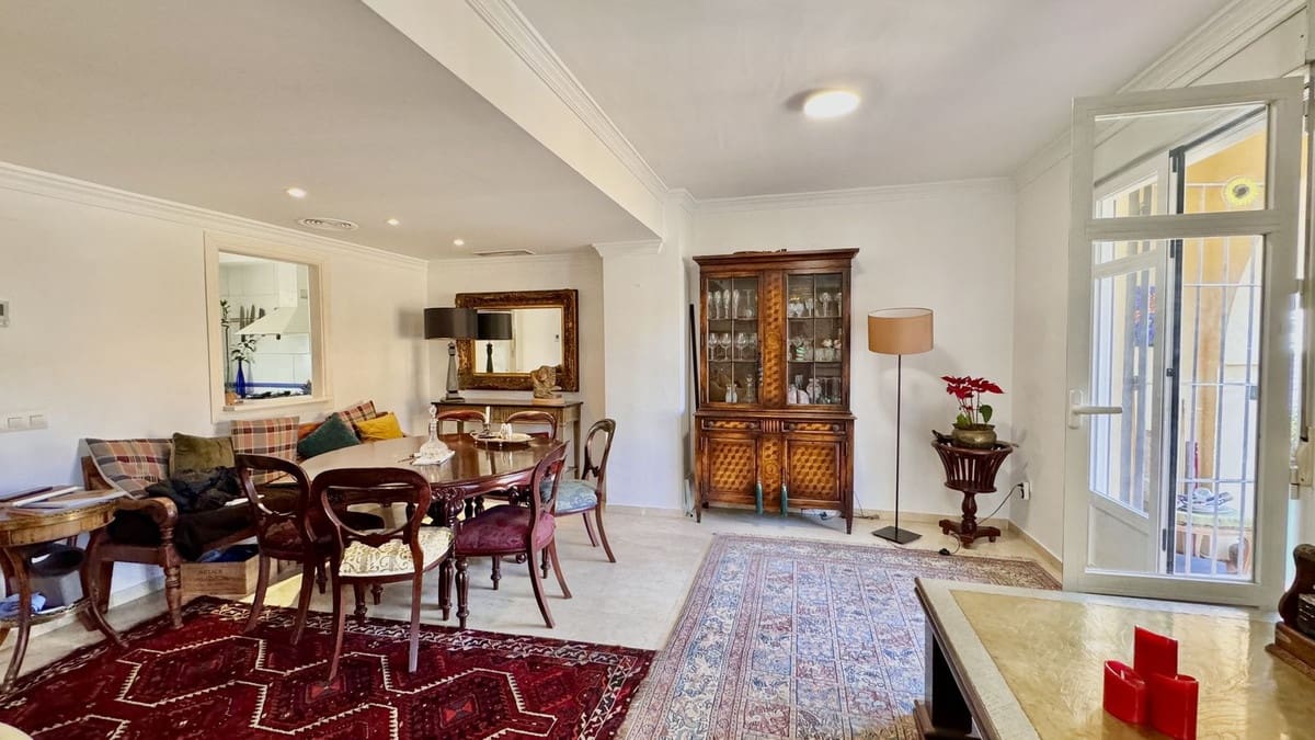 4 bedroom Townhouse for sale in Marbella with pool garage - € 995,000 (Ref: 10128449)