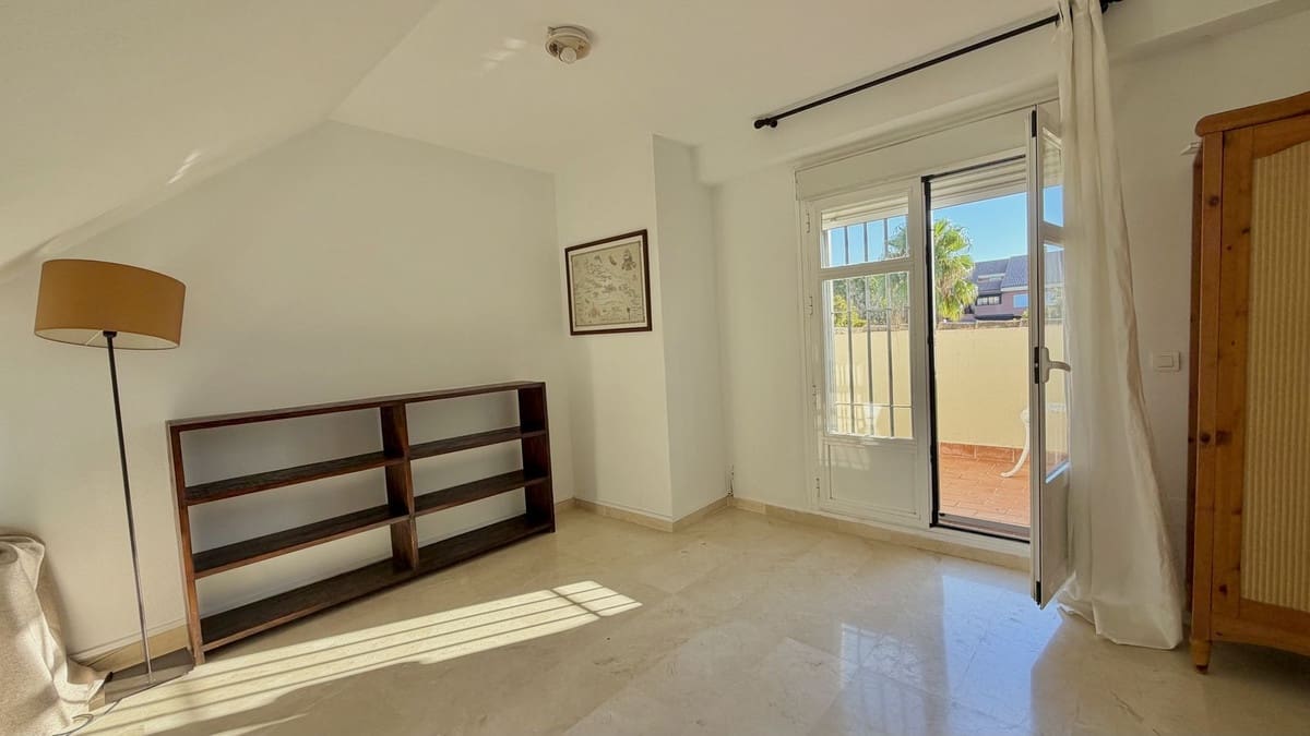 4 bedroom Townhouse for sale in Marbella with pool garage - € 995,000 (Ref: 10128449)