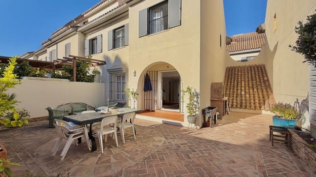 4 bedroom Townhouse for sale in Las Brisas, Marbella with pool garage - € 995,000 (Ref: 10128449)