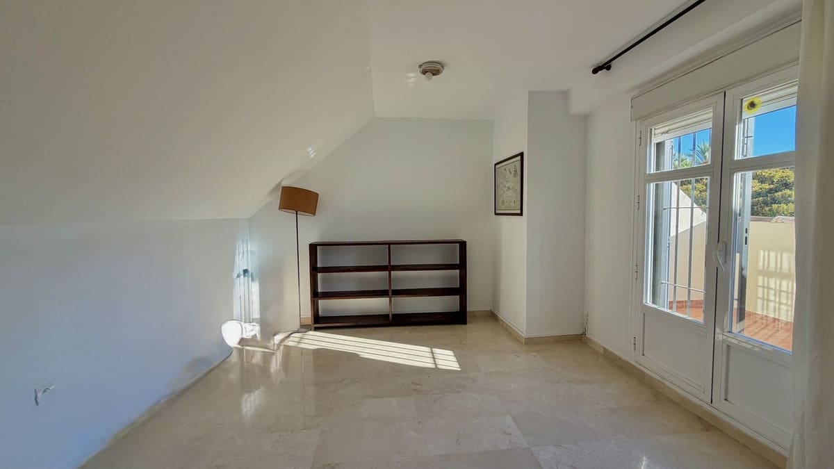 4 bedroom Townhouse for sale in Marbella with pool garage - € 995,000 (Ref: 10128449)