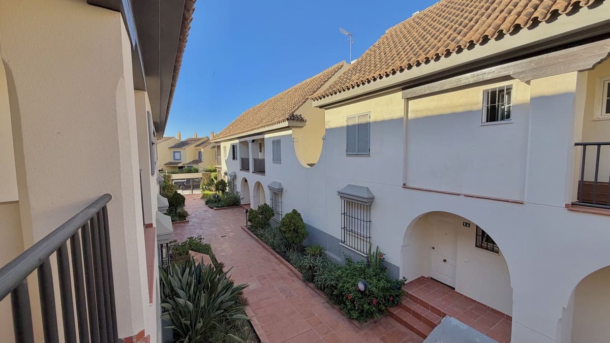 4 bedroom Townhouse for sale in Marbella with pool garage - € 995,000 (Ref: 10128449)