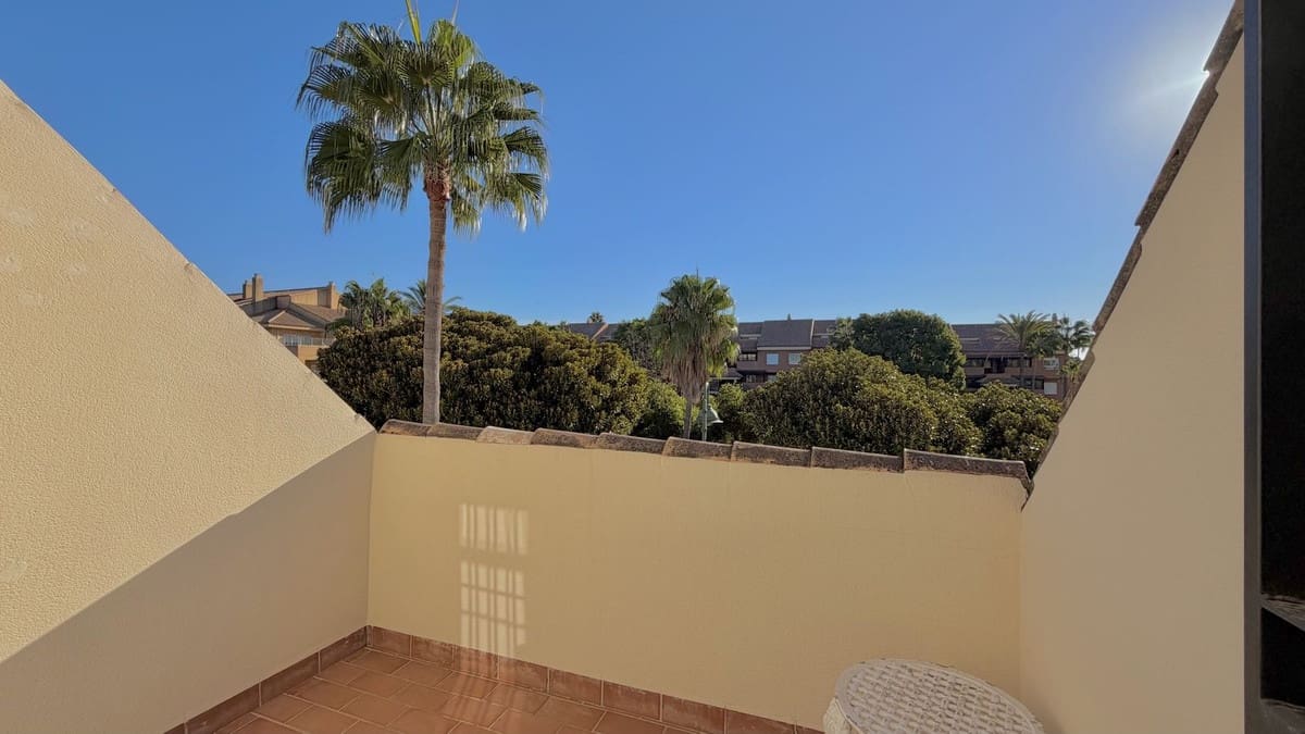 4 bedroom Townhouse for sale in Marbella with pool garage - € 995,000 (Ref: 10128449)