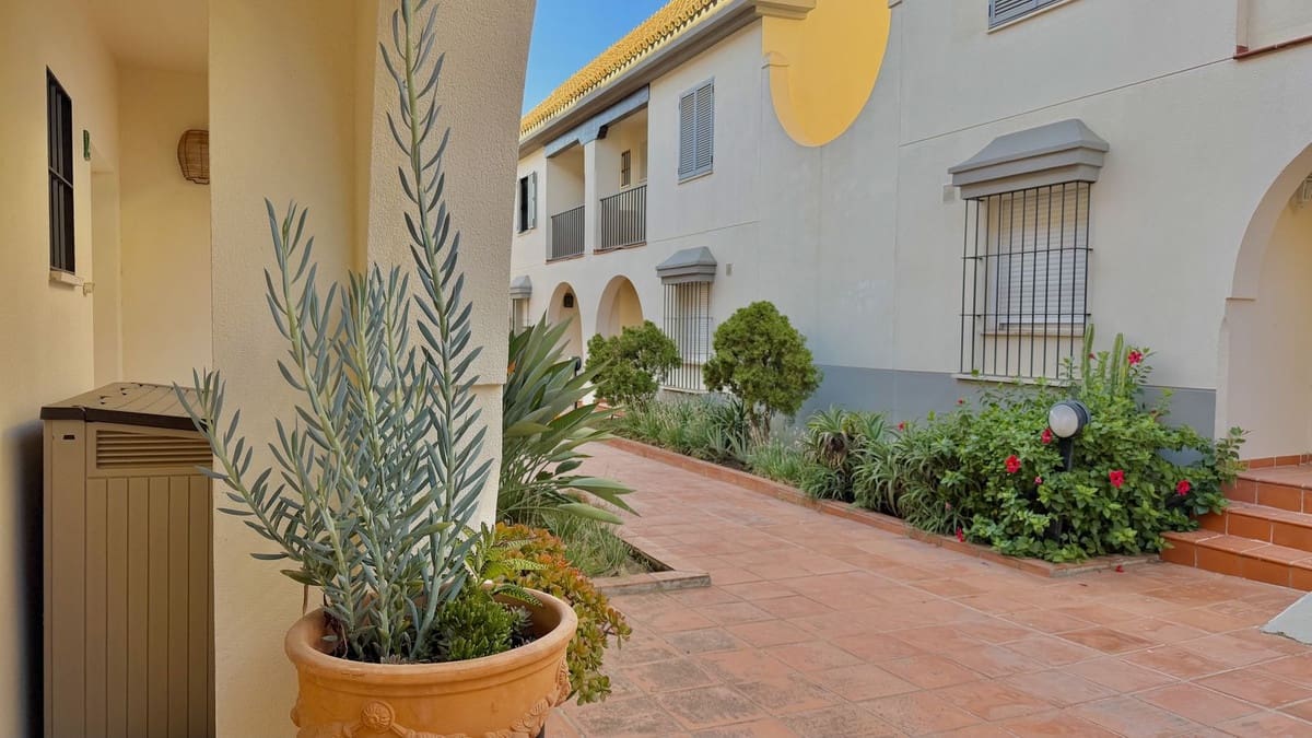 4 bedroom Townhouse for sale in Marbella with pool garage - € 995,000 (Ref: 10128449)