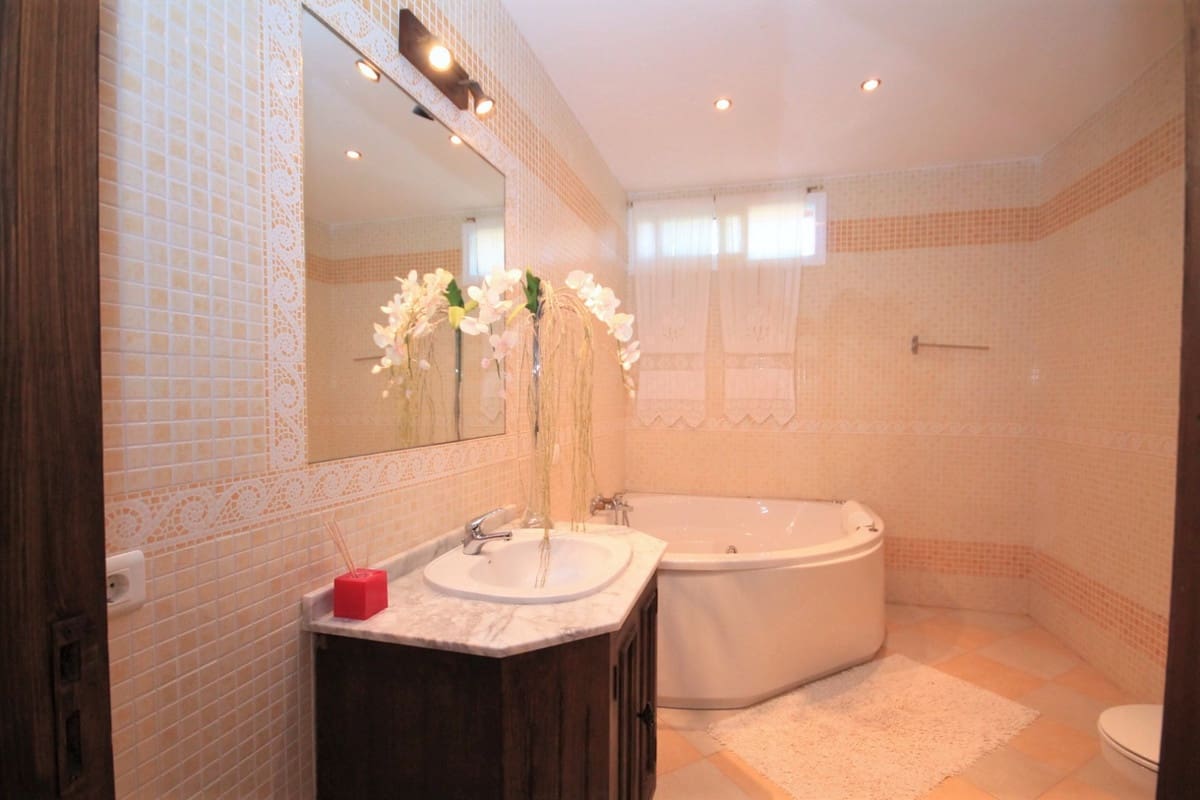 Finca/Casa Rural de 5 habitaciones en Guaro en venta con piscina garaje - 475.000 € (Ref: 10128452)