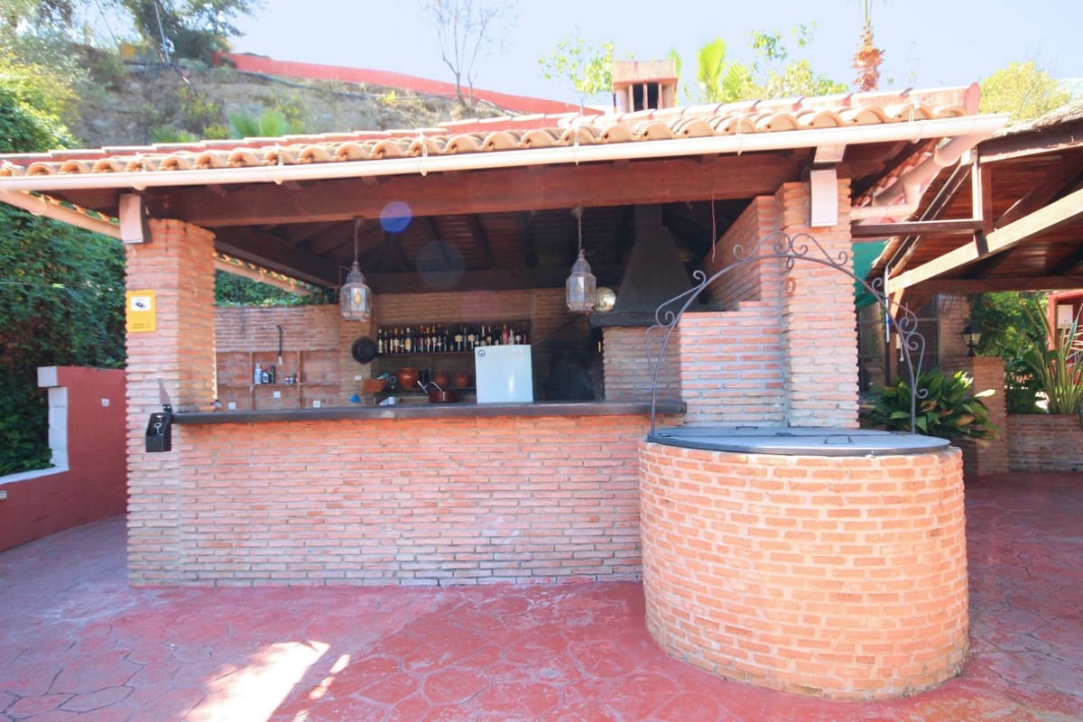 Finca/Casa Rural de 5 habitaciones en Guaro en venta con piscina garaje - 475.000 € (Ref: 10128452)