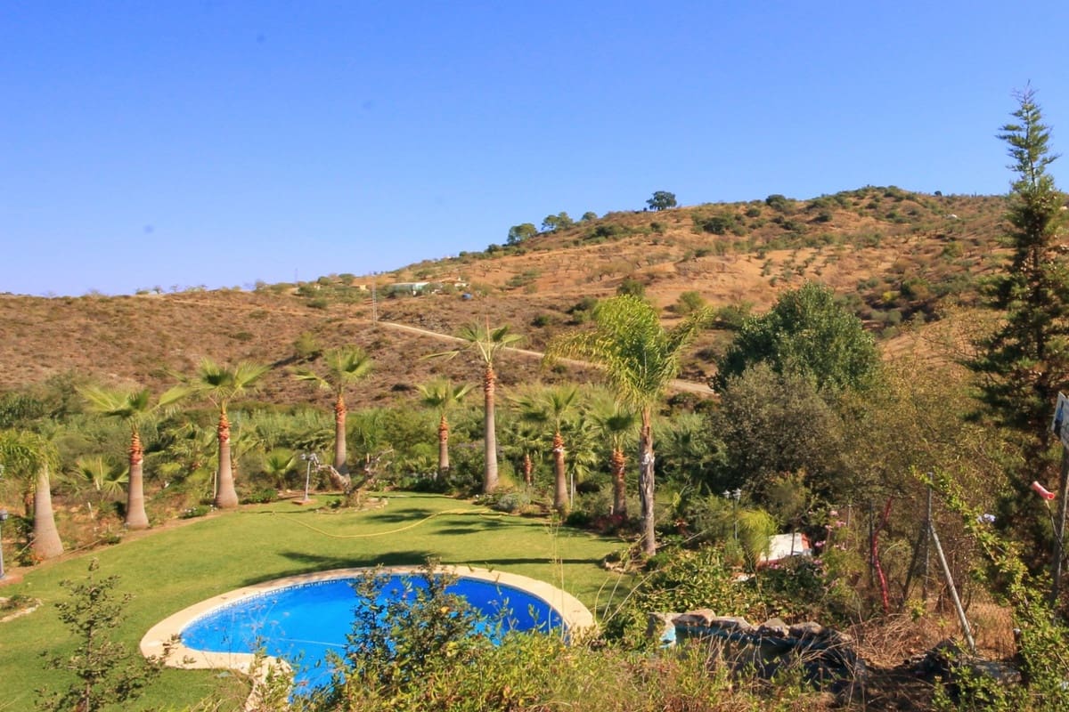 Finca/Casa Rural de 5 habitaciones en Guaro en venta con piscina garaje - 475.000 € (Ref: 10128452)