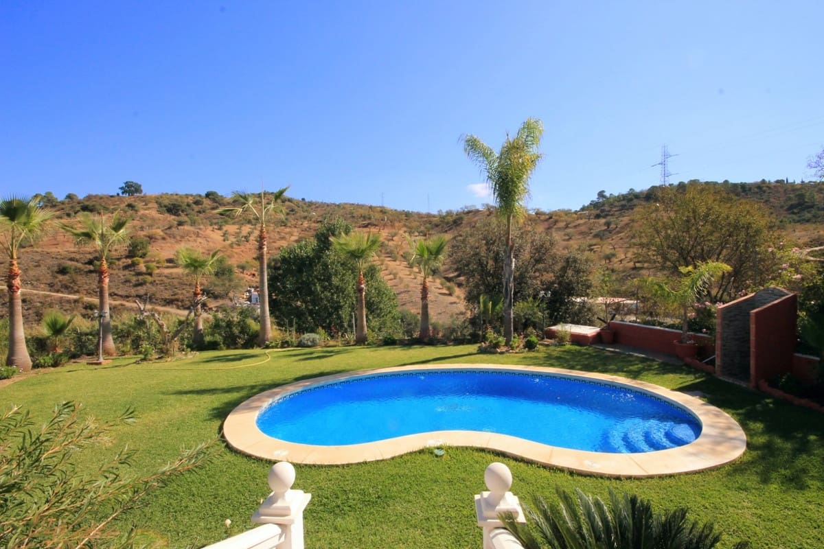Finca/Casa Rural de 5 habitaciones en Guaro en venta con piscina garaje - 475.000 € (Ref: 10128452)