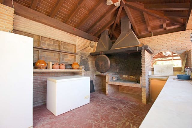Finca/Casa Rural de 5 habitaciones en Guaro en venta con piscina garaje - 475.000 € (Ref: 10128452)