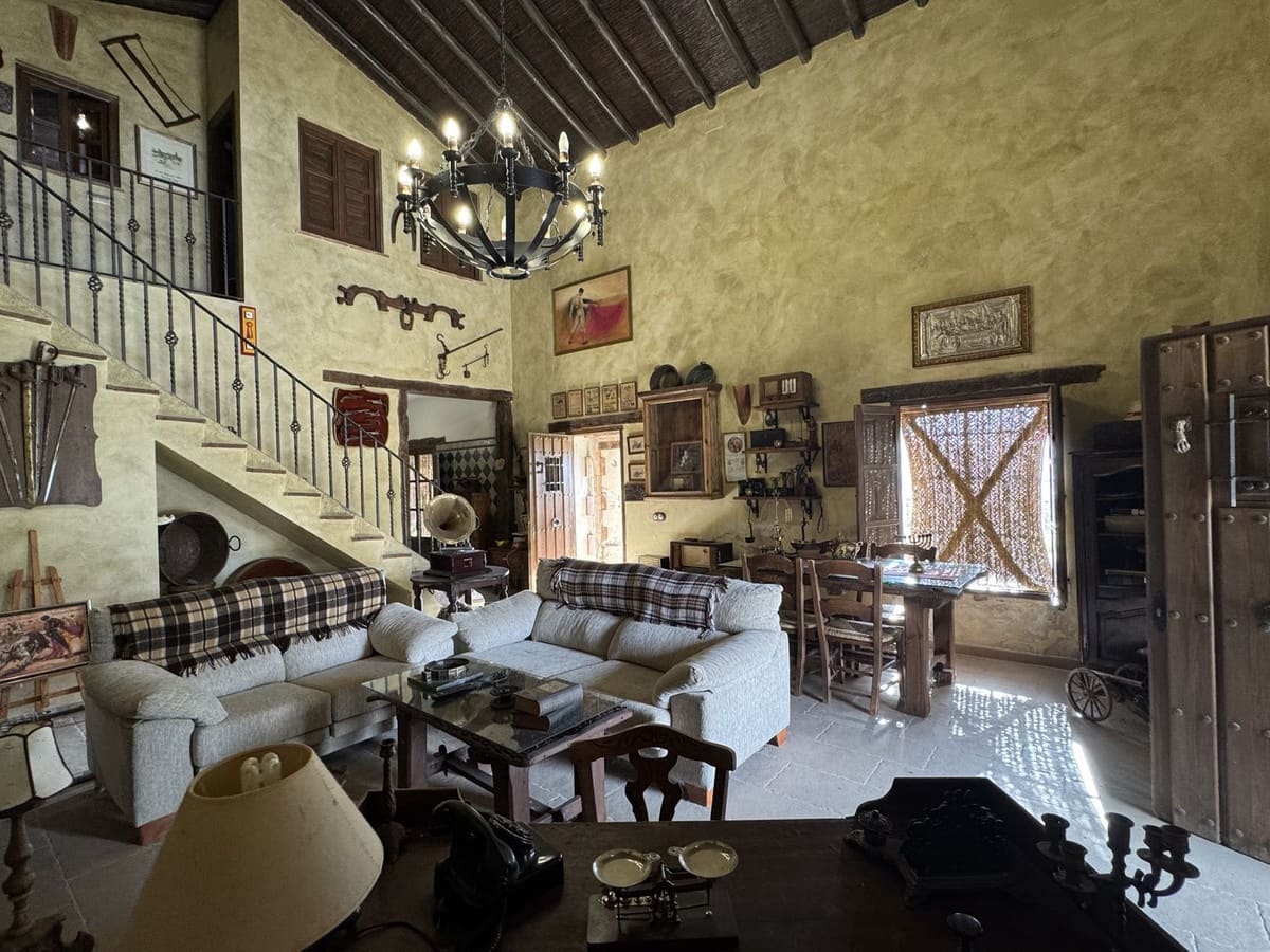 3 soveværelse Finca/Landehus til salg i Alfarnate med swimmingpool garage - € 380.000 (Ref: 10128454)
