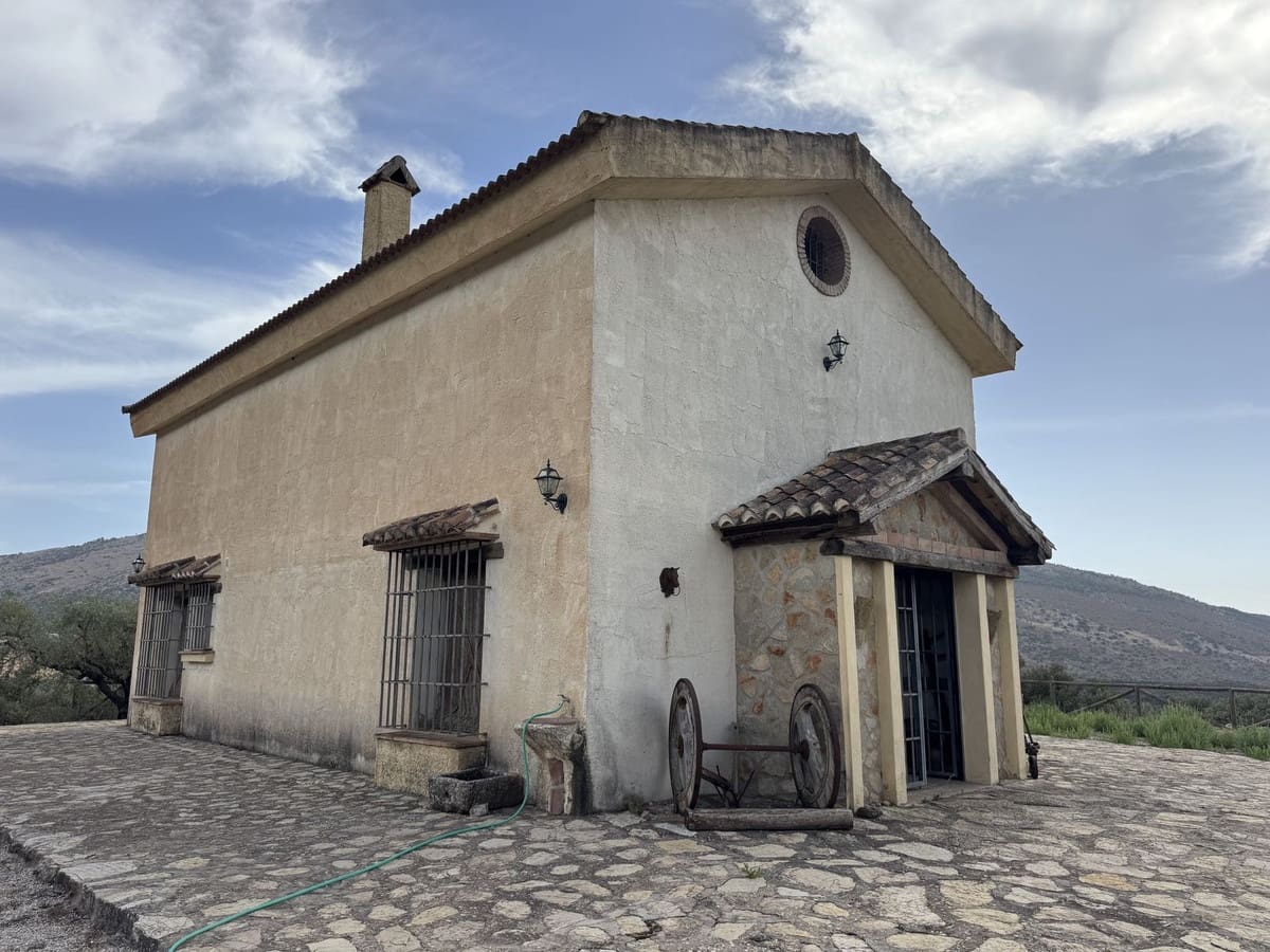 3 soveværelse Finca/Landehus til salg i Alfarnate med swimmingpool garage - € 380.000 (Ref: 10128454)