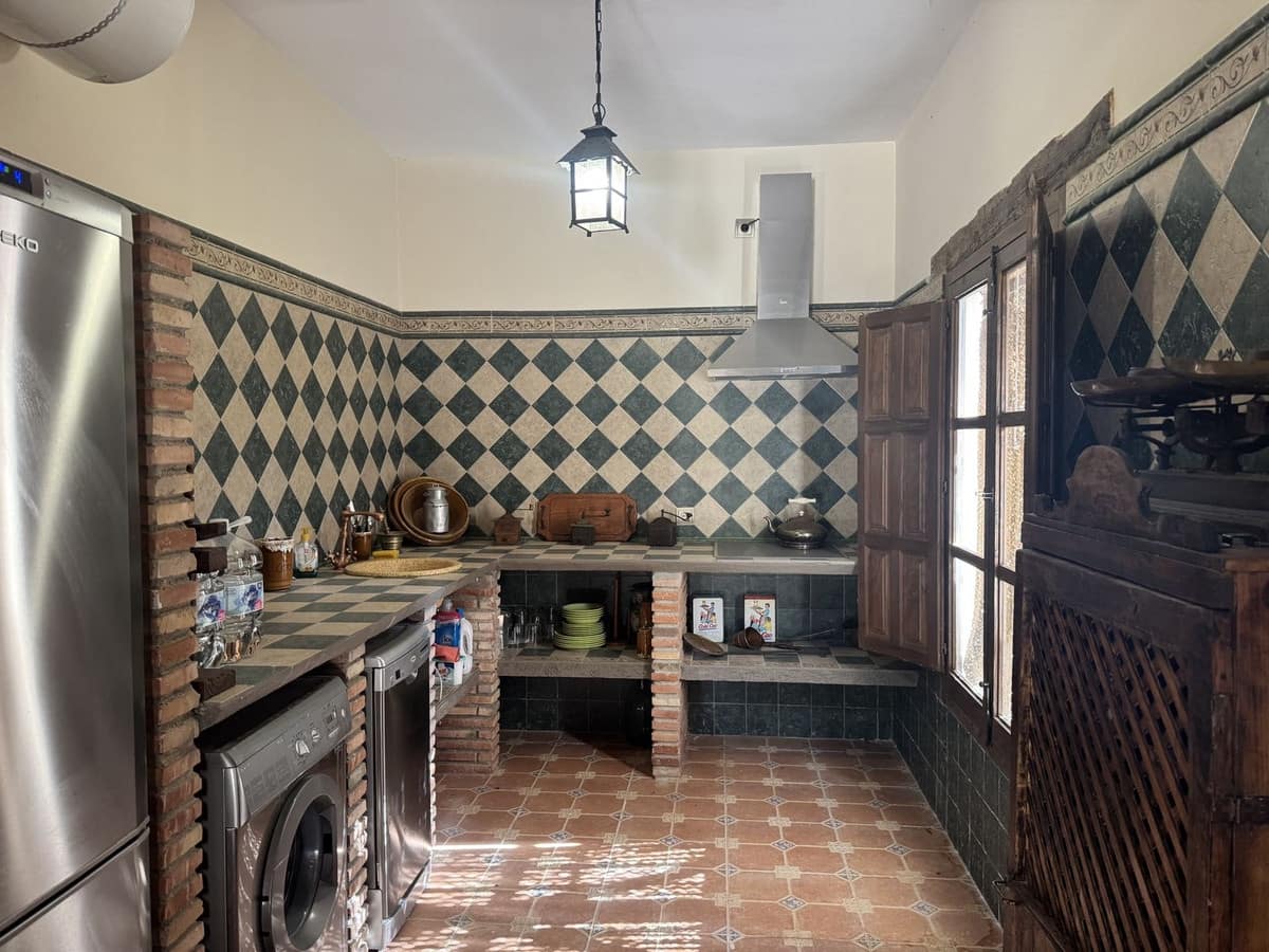 3 soveværelse Finca/Landehus til salg i Alfarnate med swimmingpool garage - € 380.000 (Ref: 10128454)