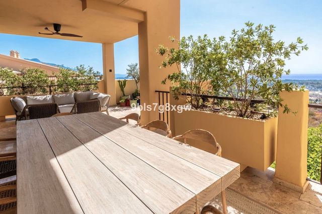 Apartamento de 3 habitaciones en El Paraíso, Benahavís en venta con piscina garaje - 695.000 € (Ref: 10128455)