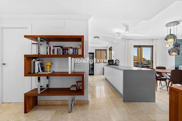 Apartamento de 3 habitaciones en El Paraíso, Benahavís en venta con piscina garaje - 695.000 € (Ref: 10128455)