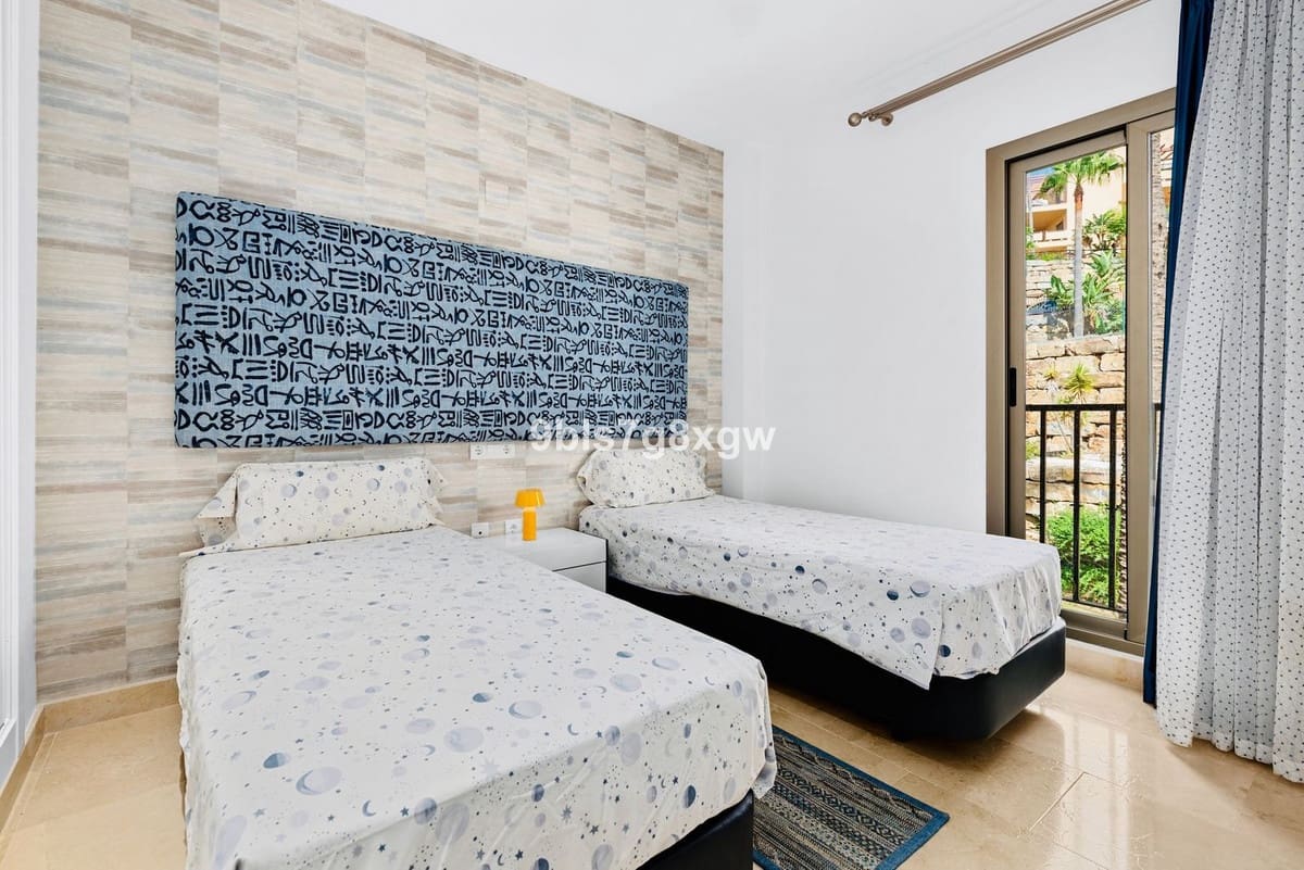 Apartamento de 3 habitaciones en Benahavís en venta con piscina garaje - 695.000 € (Ref: 10128455)