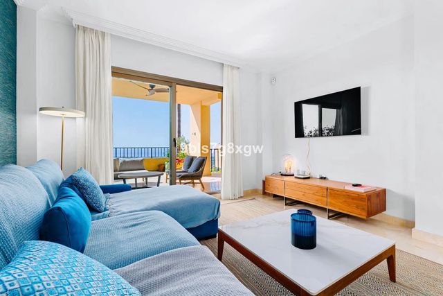 Apartamento de 3 habitaciones en El Paraíso, Benahavís en venta con piscina garaje - 695.000 € (Ref: 10128455)