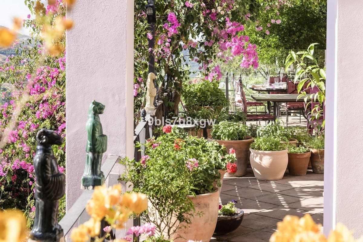 9 soverom Finca/Herregård til salgs i Gaucin med svømmebasseng garasje - € 2 490 000 (Ref: 10128457)