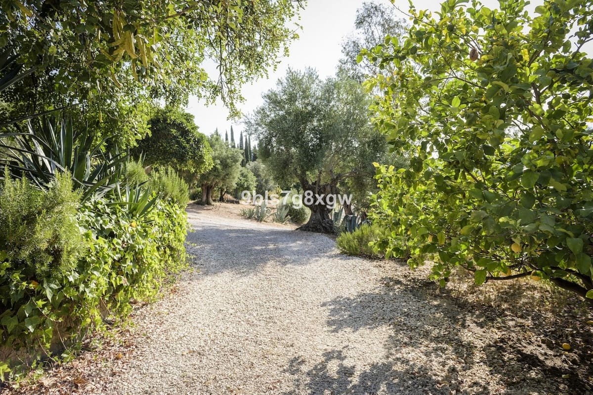 9 soverom Finca/Herregård til salgs i Gaucin med svømmebasseng garasje - € 2 490 000 (Ref: 10128457)