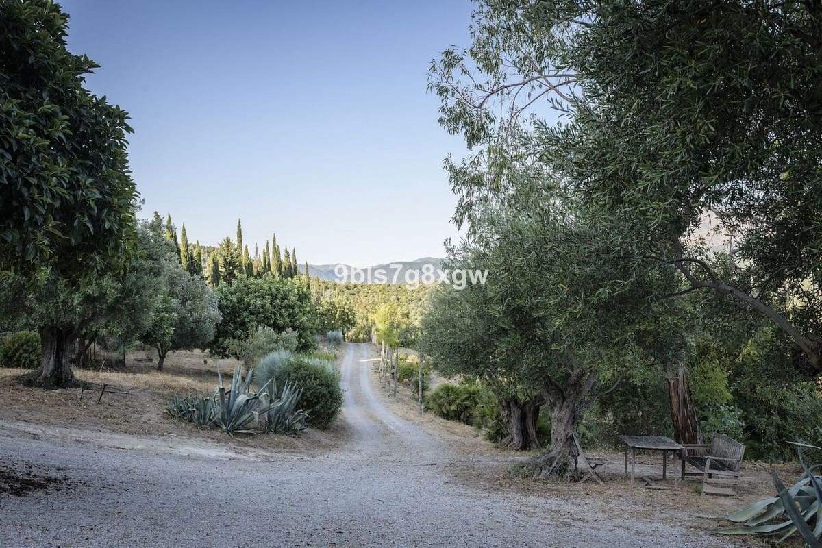 9 soverom Finca/Herregård til salgs i Gaucin med svømmebasseng garasje - € 2 490 000 (Ref: 10128457)