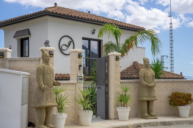 3 sovrum Villa till salu i Casarabonela med pool garage - 1 300 000 € (Ref: 10128459)