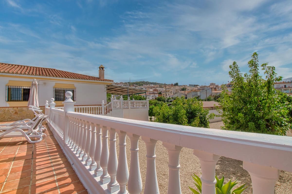 4 Zimmer Villa zu verkaufen in Periana mit Pool Garage - 440.000 € (Ref: 10128461)