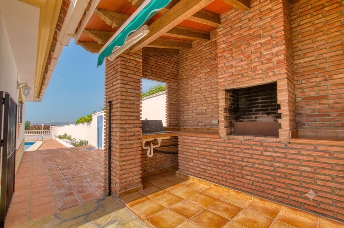 4 Zimmer Villa zu verkaufen in Periana mit Pool Garage - 440.000 € (Ref: 10128461)