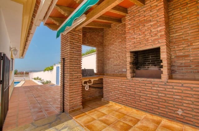 4 Zimmer Villa zu verkaufen in Periana mit Pool Garage - 440.000 € (Ref: 10128461)