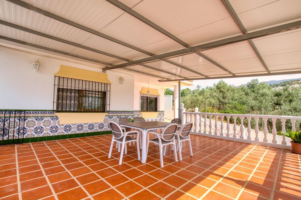 4 Zimmer Villa zu verkaufen in Periana mit Pool Garage - 440.000 € (Ref: 10128461)