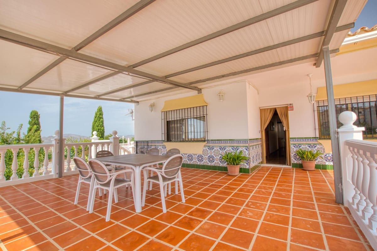 4 Zimmer Villa zu verkaufen in Periana mit Pool Garage - 440.000 € (Ref: 10128461)