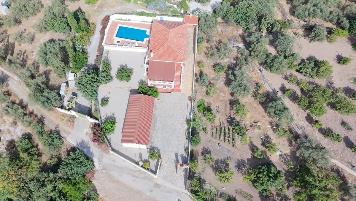 4 Zimmer Villa zu verkaufen in Periana mit Pool Garage - 440.000 € (Ref: 10128461)