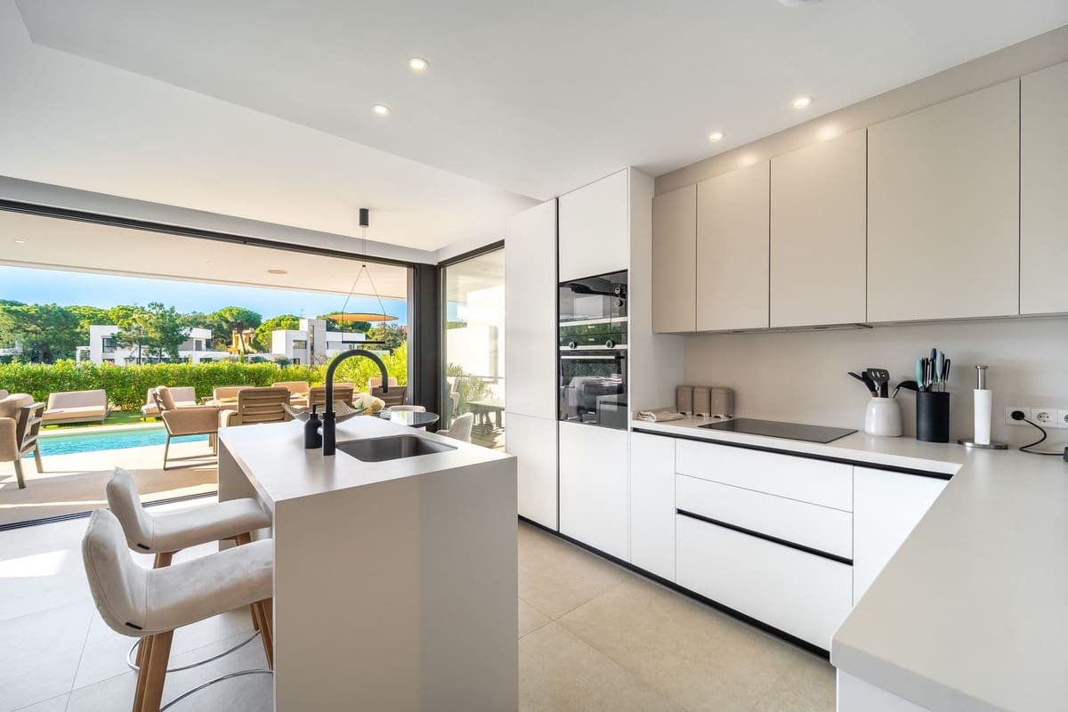 5 soverom Villa til salgs i Marbella med svømmebasseng garasje - € 2 550 000 (Ref: 10128466)