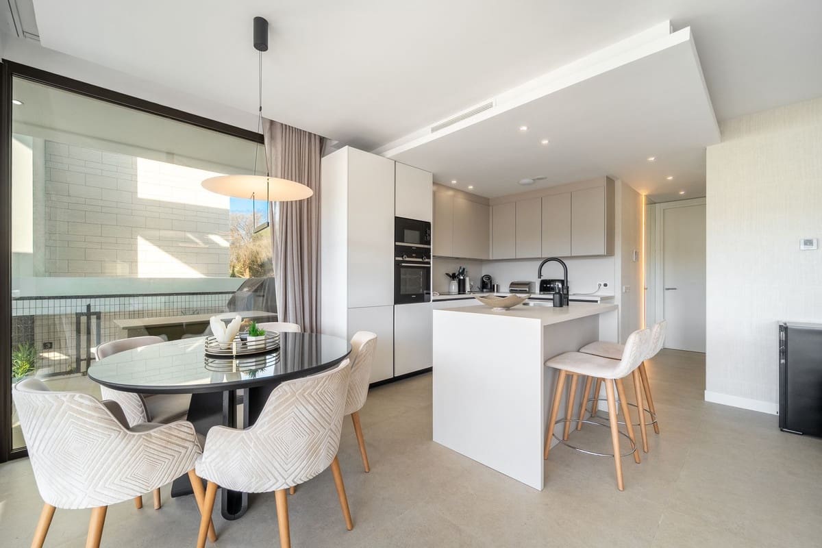 5 soverom Villa til salgs i Marbella med svømmebasseng garasje - € 2 550 000 (Ref: 10128466)