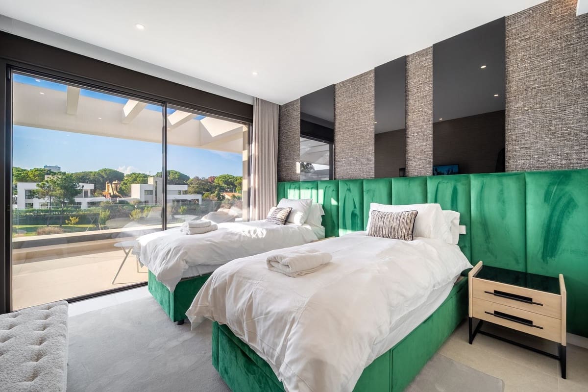 5 soverom Villa til salgs i Marbella med svømmebasseng garasje - € 2 550 000 (Ref: 10128466)
