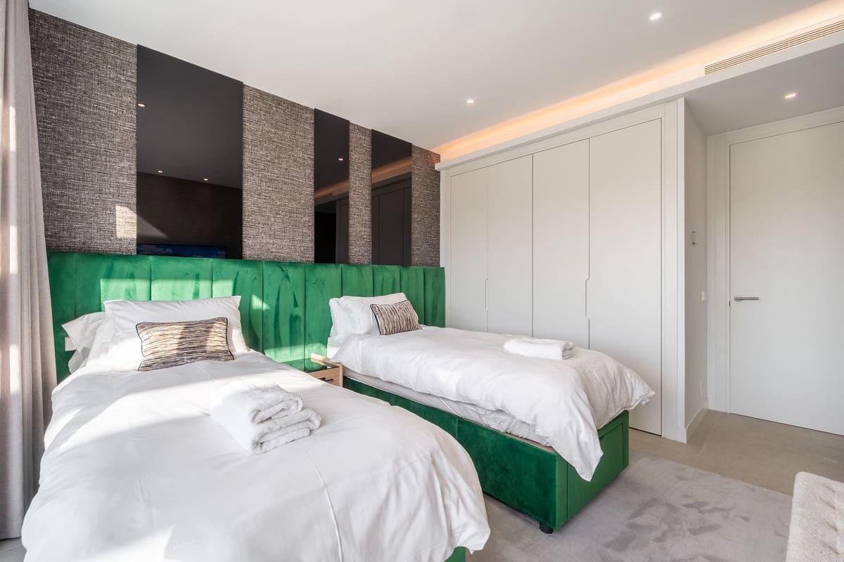 5 soverom Villa til salgs i Marbella med svømmebasseng garasje - € 2 550 000 (Ref: 10128466)