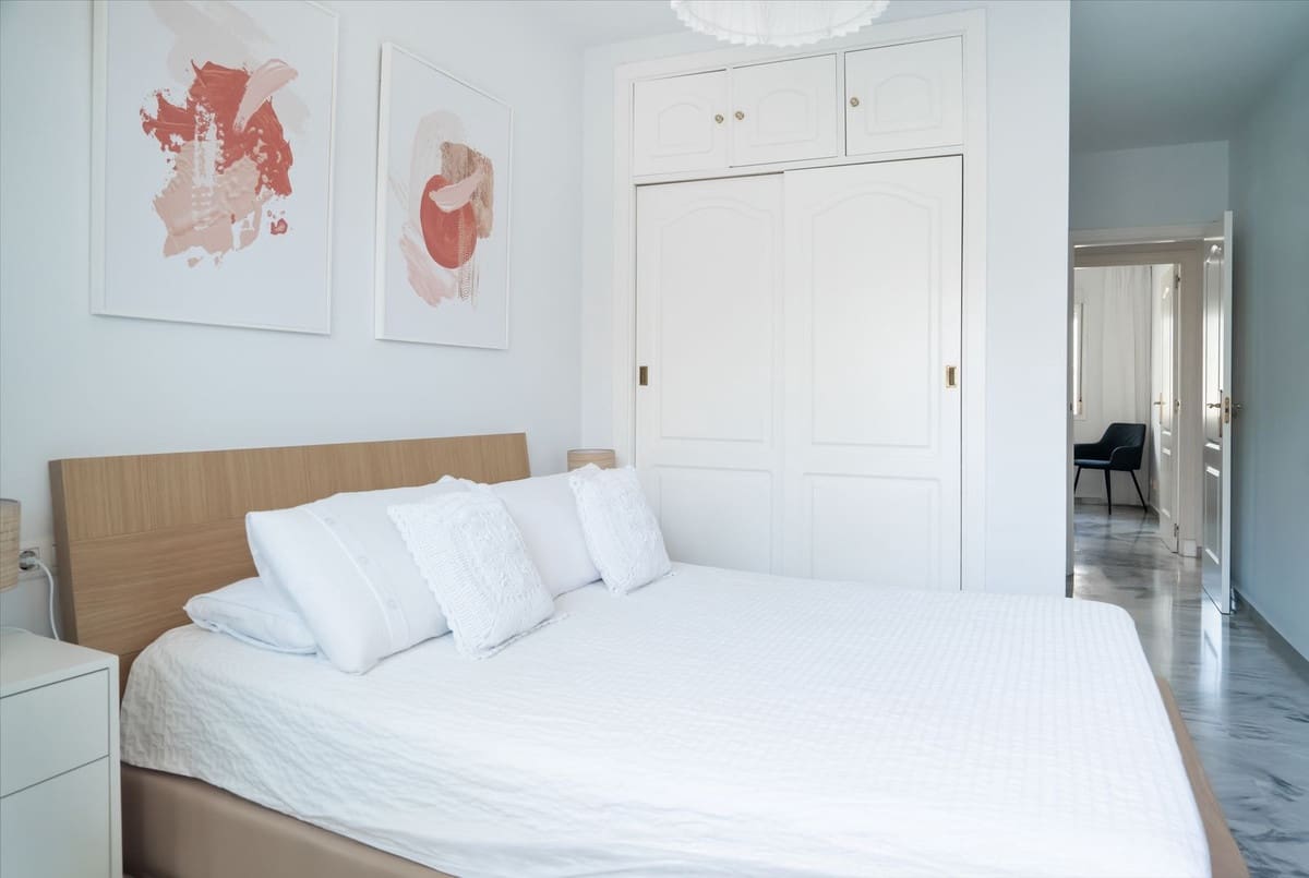 2 soverom Leilighet til salgs i Estepona med svømmebasseng garasje - € 360 000 (Ref: 10128467)