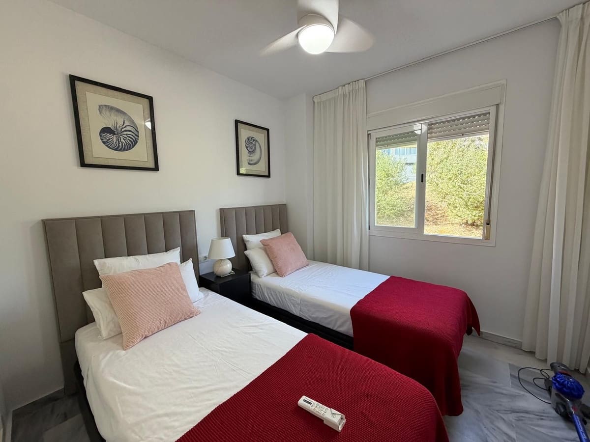 2 soverom Leilighet til salgs i Estepona med svømmebasseng garasje - € 360 000 (Ref: 10128467)