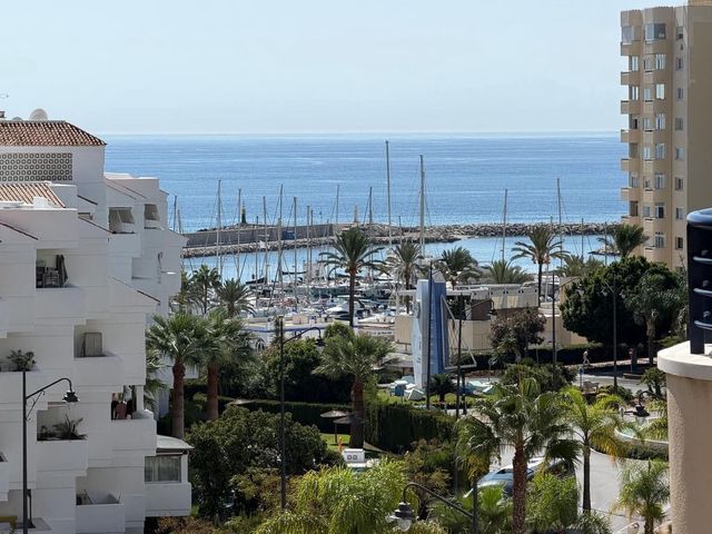 2 soverom Leilighet til salgs i Puerto de Estepona, Estepona med svømmebasseng garasje - € 360 000 (Ref: 10128467)