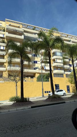 2 soverom Leilighet til salgs i Puerto de Estepona, Estepona med svømmebasseng garasje - € 360 000 (Ref: 10128467)
