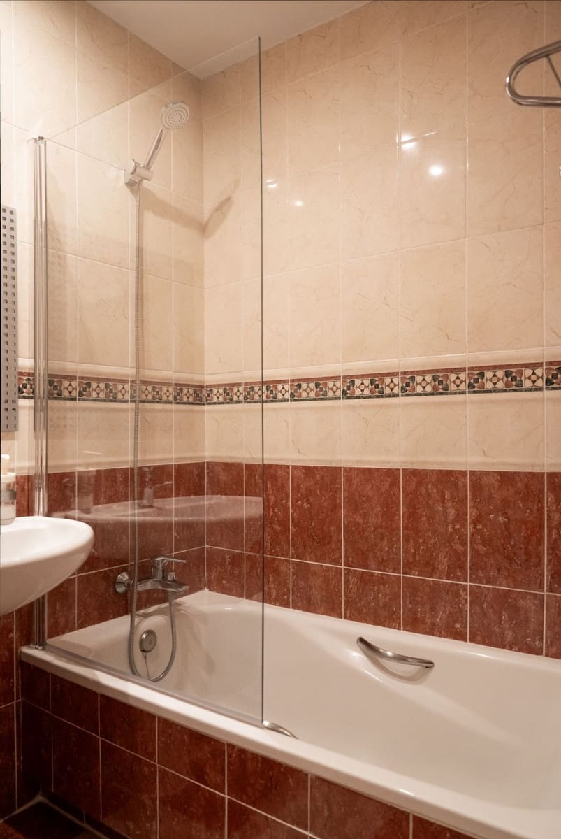 2 soverom Leilighet til salgs i Estepona med svømmebasseng garasje - € 360 000 (Ref: 10128467)