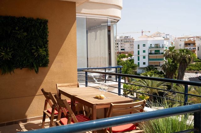 2 soverom Leilighet til salgs i Puerto de Estepona, Estepona med svømmebasseng garasje - € 360 000 (Ref: 10128467)