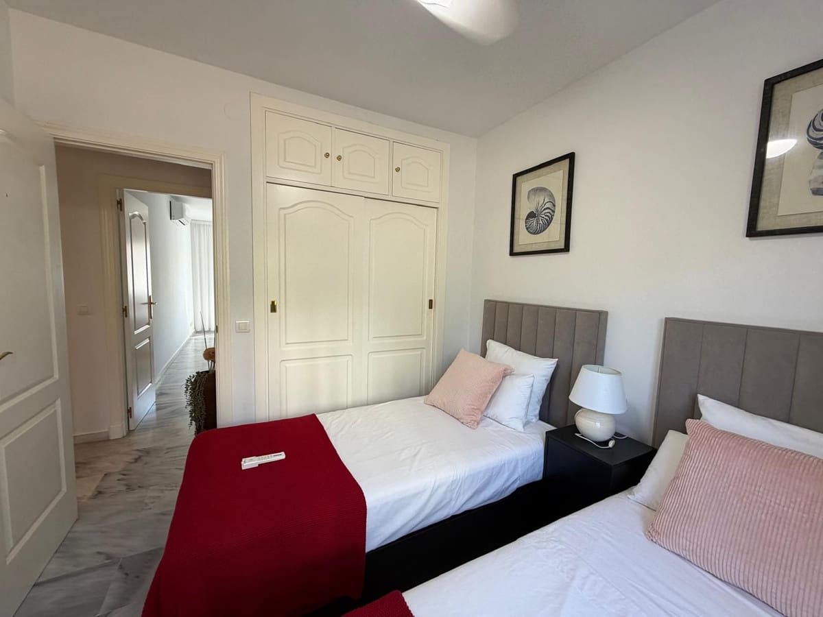 2 soverom Leilighet til salgs i Estepona med svømmebasseng garasje - € 360 000 (Ref: 10128467)