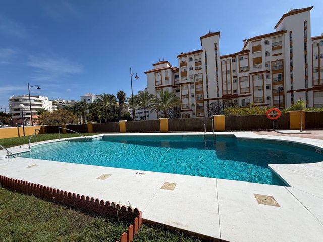 2 soverom Leilighet til salgs i Puerto de Estepona, Estepona med svømmebasseng garasje - € 360 000 (Ref: 10128467)