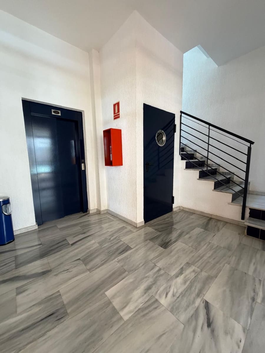 2 soverom Leilighet til salgs i Estepona med svømmebasseng garasje - € 360 000 (Ref: 10128467)